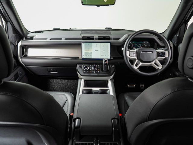 ディフェンダー110 X ダイナミック HSE 3.0L D300 ディーゼル 4WD