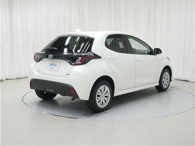 ヤリス1.5 ハイブリッド X E-Four 4WD