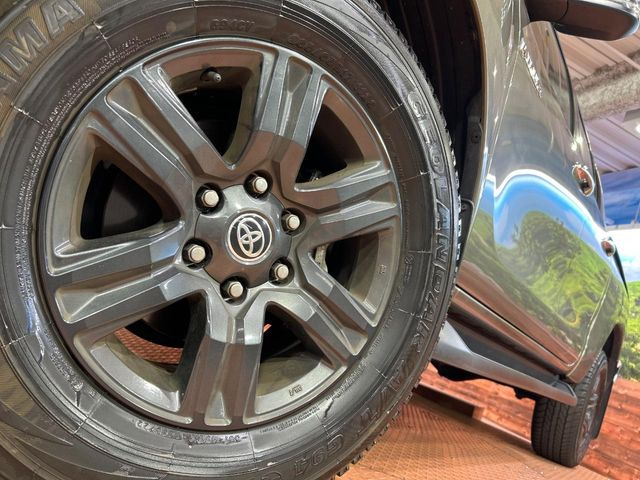 �y����17�C���`�A���~�z�C�[���z�O�ςɃ}�b�`���������A���~�z�C�[���𑕒����Ă���܂��B�e��ЊO�A���~�z�C�[����A�X�^�b�h���X�^�C�����戵�����Ă���܂��B���񂲑��k����������