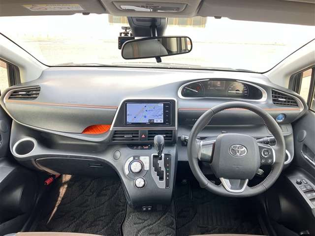 シエンタハイブリッド 1.5 G クエロ
