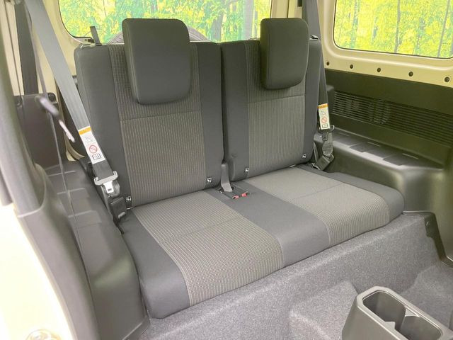 高品質なオリジナルフロアマットもオプションにてご用意しております。お好きなデザインやカラーをお車に合わせて選んでいただくことができます♪