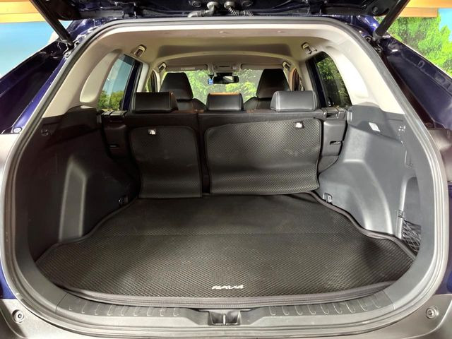 積み下ろしのしやすいデッキにはたっぷりと荷物を積み込んでいただけます。遊びから仕事まで、様々なシーンで頼れます♪