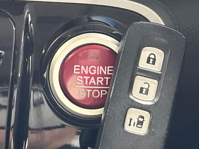 �yHonda�X�}�[�g�L�[�z�J�o����|�P�b�g�ɓ��ꂽ�܂܂ł��h�A�̎{���E�������\�ȃX�}�[�g�L�[�𑕔��B�G���W���̃I���E�I�t�����J�M�����o���K�v����������Ƃ��Ă��֗��ł���