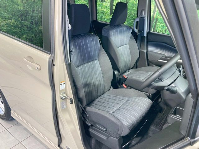 運転席シート廻りは使用感も少なく、良好な状態となっています。前オーナー様が丁寧に使っていたことがよくわかりますね。