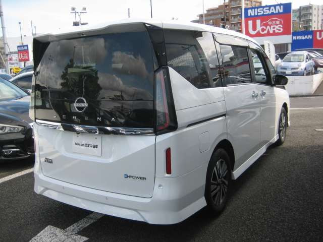 セレナ1.4 e-POWER ハイウェイスターV