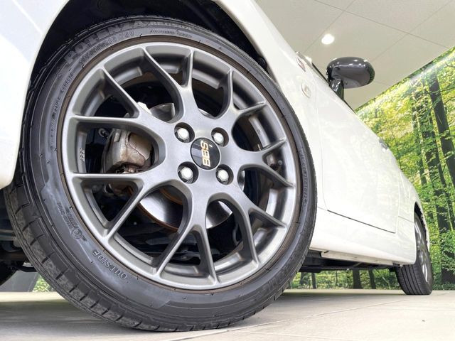 �y�����A���~�z�C�[���z�O�ςɃ}�b�`���������A���~�z�C�[���𑕒����Ă���܂��B�e��ЊO�A���~�z�C�[����A�X�^�b�h���X�^�C�����戵�����Ă���܂��B���񂲑��k����������