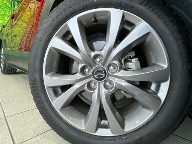 �y����18�C���`�A���~�z�C�[���z�O�ςɃ}�b�`���������A���~�z�C�[���𑕒����Ă���܂��B�e��ЊO�A���~�z�C�[����A�X�^�b�h���X�^�C�����戵�����Ă���܂��B���񂲑��k����������