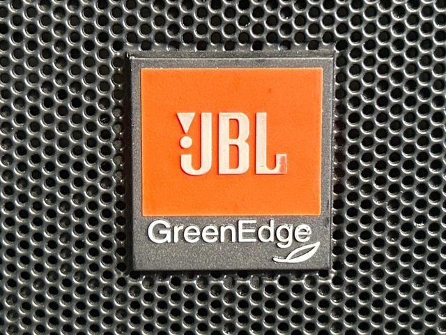�yJBL�T�E���h�V�X�e���z���[�J�[�I�v�V�����̍��i�ʃT�E���h�V�X�e���𓋍ځB��p�̃`���[�j���O���{���ꂽ�召�l�X�ȃX�s�[�J�[����ǎ��ȃT�E���h���t�ł��A�Տꊴ���ӂ�鉹����Ԃ����o���܂��B
