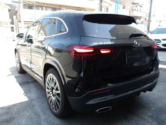GLAクラスGLA200d 4マチック AMGラインパッケージ 4WD