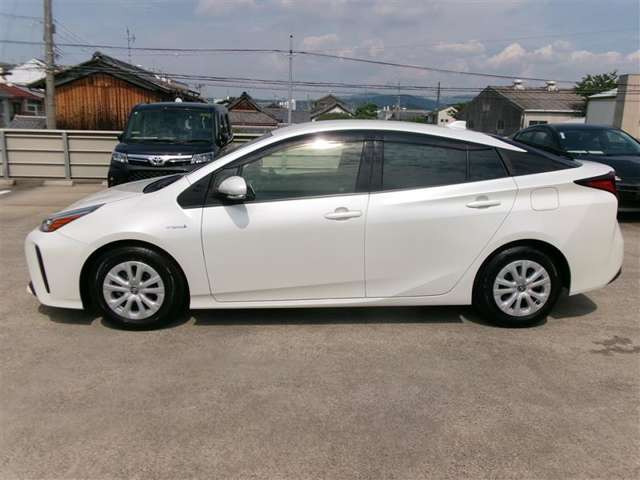 プリウス1.8 S