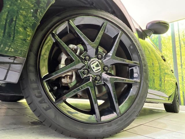 �y����18�C���`�A���~�z�C�[���z�O�ςɃ}�b�`���������A���~�z�C�[���𑕒����Ă���܂��B�e��ЊO�A���~�z�C�[����A�X�^�b�h���X�^�C�����戵�����Ă���܂��B���񂲑��k����������