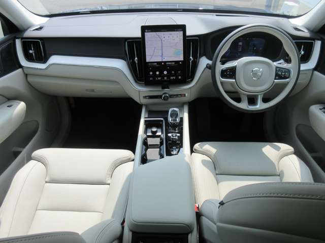 XC60ウルトラ B5 AWD ダークエディション 4WD