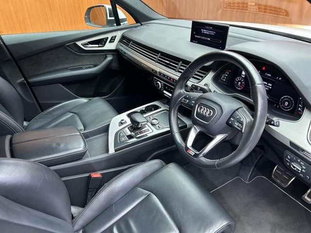 Q73.0 TFSI クワトロ 4WD