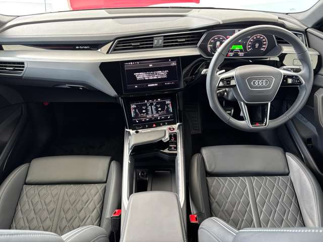 SQ8スポーツバック e-tronベースグレード 4WD