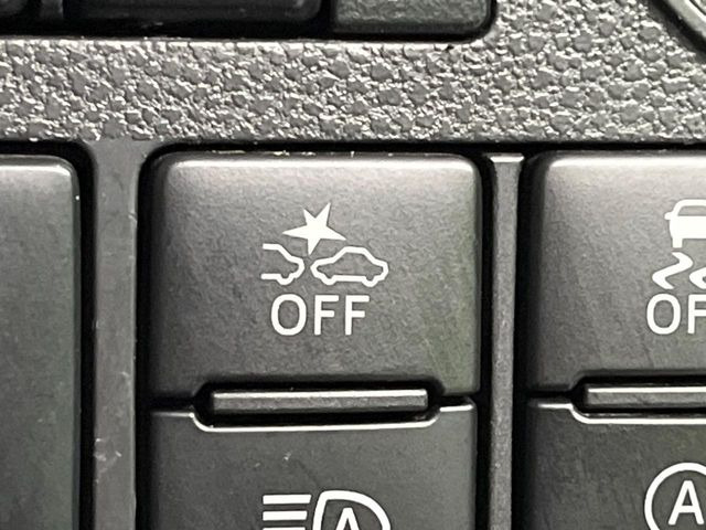 【スマートアシスト】走行中に前方の車両等を認識し、衝突しそうな時は警報とブレーキで衝突回避と被害軽減をアシスト。より安全にドライブをお楽しみいただけます。
