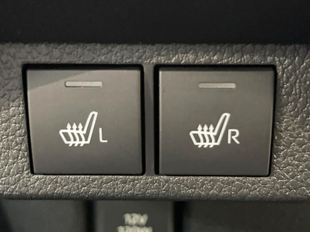 【シートヒーター】寒い日に重宝するシートヒーター!エアコンより早く温まってくれるので寒がりの人も安心ですね♪エアコンの温風は乾燥するから苦手、という方にもをおすすめです。