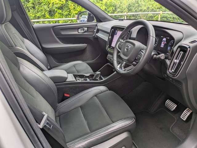XC40B4 AWD Rデザイン 4WD