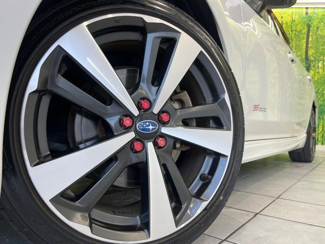 �y����18�C���`�A���~�z�C�[���z�O�ςɃ}�b�`���������A���~�z�C�[���𑕒����Ă���܂��B�e��ЊO�A���~�z�C�[����A�X�^�b�h���X�^�C�����戵�����Ă���܂��B���񂲑��k����������