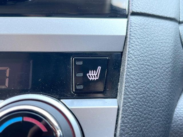【シートヒーター】寒い日に重宝するシートヒーター!エアコンより早く温まってくれるので寒がりの人も安心ですね♪エアコンの温風は乾燥するから苦手、という方にもをおすすめです。