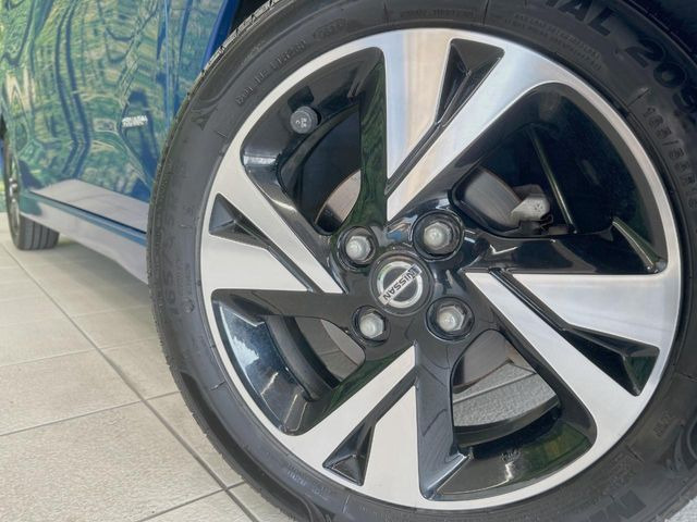 �y����15�C���`�A���~�z�C�[���z�O�ςɃ}�b�`���������A���~�z�C�[���𑕒����Ă���܂��B�e��ЊO�A���~�z�C�[����A�X�^�b�h���X�^�C�����戵�����Ă���܂��B���񂲑��k����������