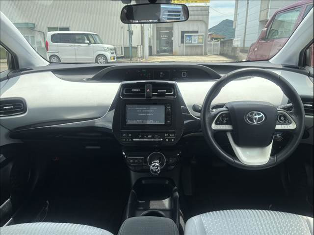 プリウス1.8 S