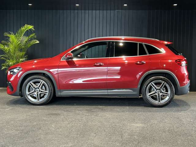 GLAクラスGLA200d 4マチック AMGラインパッケージ 4WD