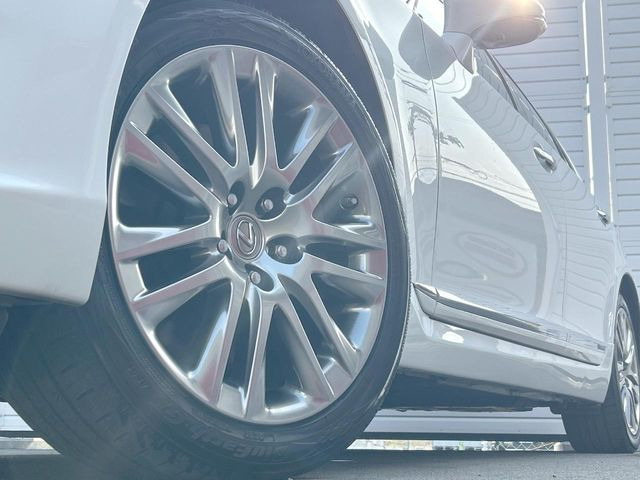 �y����19�C���`�A���~�z�C�[���z�O�ςɃ}�b�`���������A���~�z�C�[���𑕒����Ă���܂��B�e��ЊO�A���~�z�C�[����A�X�^�b�h���X�^�C�����戵�����Ă���܂��B���񂲑��k����������