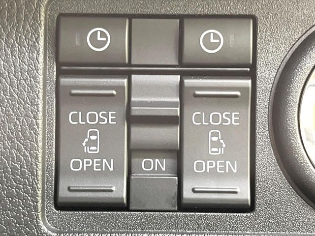 【両側パワースライドドア】スマートキーや運転席のスイッチで後席両側スライドドアの開閉が可能♪電動だから力を入れてドアを開ける必要が無く、小さなお子様でも簡単に開け閉めでき快適です♪