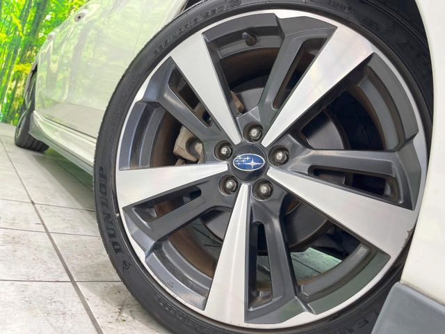 �y����18�C���`�A���~�z�C�[���z�O�ςɃ}�b�`���������A���~�z�C�[���𑕒����Ă���܂��B�e��ЊO�A���~�z�C�[����A�X�^�b�h���X�^�C�����戵�����Ă���܂��B���񂲑��k����������