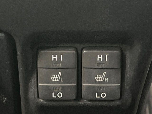【シートヒーター】寒い日に重宝するシートヒーター!エアコンより早く温まってくれるので寒がりの人も安心ですね♪エアコンの温風は乾燥するから苦手、という方にもをおすすめです。