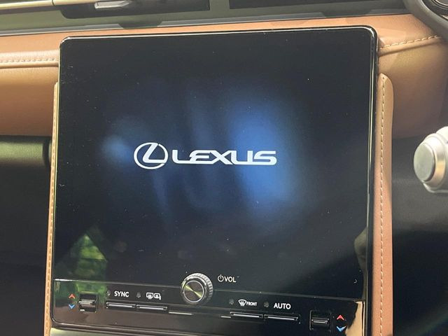 �y9.8�C���` �f�B�X�v���C�I�[�f�B�I�z���ʂ̃f�B�X�v���C��AppleCarPlay��AndroidAuto�����p�\�B�傫�ȉ�ʂŃX�}�z�i�r�A�v���������p���������܂���