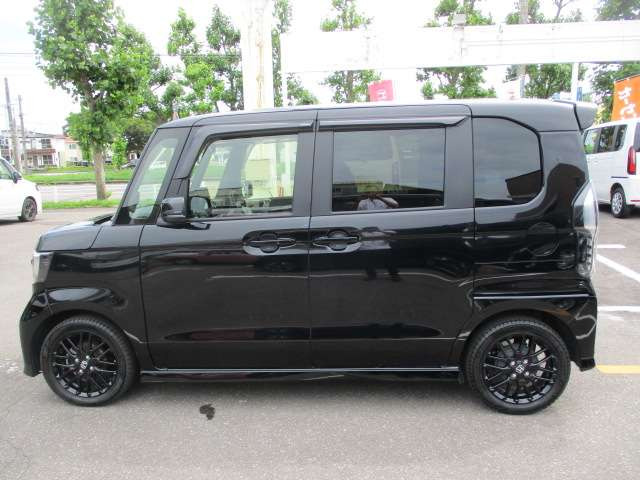 N-BOXカスタムL ターボ スタイルプラス ブラック 4WD