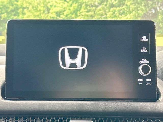 【メーカー純正ナビ】インテリアに溶け込むスタイリッシュな「専用設計」メーカーナビを装備♪視認性や操作性など基本性能にも優れ、より上質なカーライフをお楽しみいただけます。