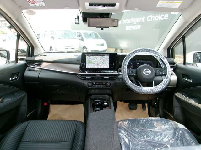 ノートオーラ1.2 G FOUR レザーエディション 4WD