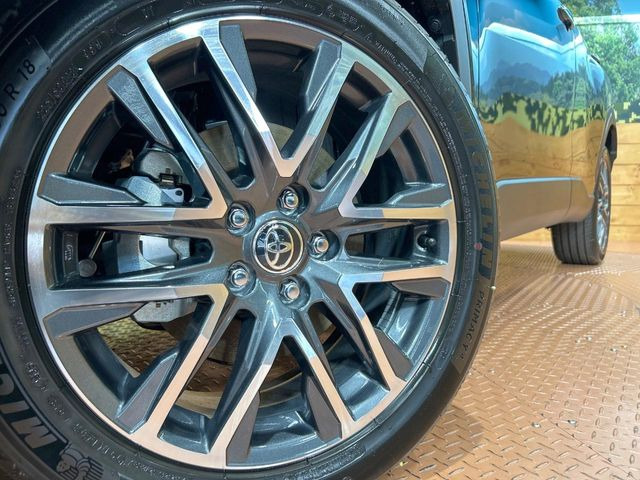 �y����18�C���`�A���~�z�C�[���z�O�ςɃ}�b�`���������A���~�z�C�[���𑕒����Ă���܂��B�e��ЊO�A���~�z�C�[����A�X�^�b�h���X�^�C�����戵�����Ă���܂��B���񂲑��k����������