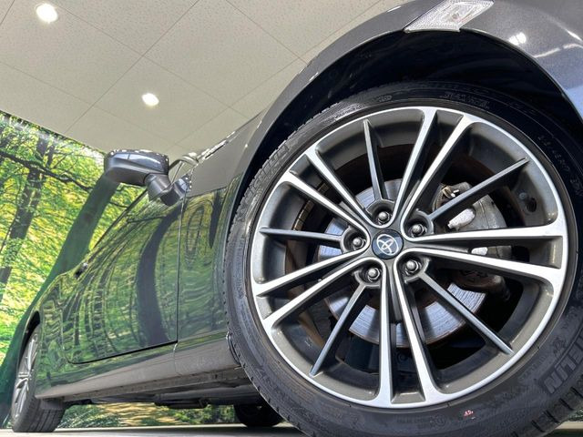 �y����17�C���`�A���~�z�C�[���z�O�ςɃ}�b�`���������A���~�z�C�[���𑕒����Ă���܂��B�e��ЊO�A���~�z�C�[����A�X�^�b�h���X�^�C�����戵�����Ă���܂��B���񂲑��k����������
