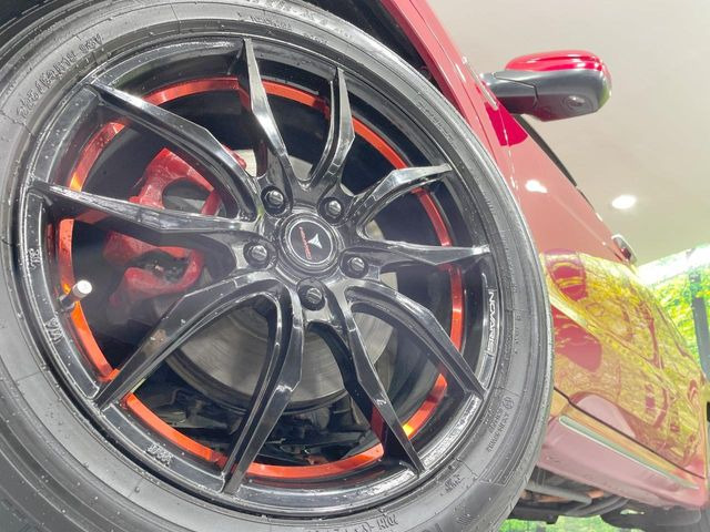 �y18�C���`�A���~�z�C�[���z�O�ςɃ}�b�`�����A���~�z�C�[���𑕒����Ă���܂��B�e��A���~�z�C�[����A�X�^�b�h���X�^�C�����戵�����Ă���܂��B���񂲑��k����������