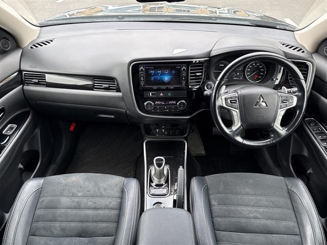 アウトランダーPHEV2.0 G ナビパッケージ 4WD