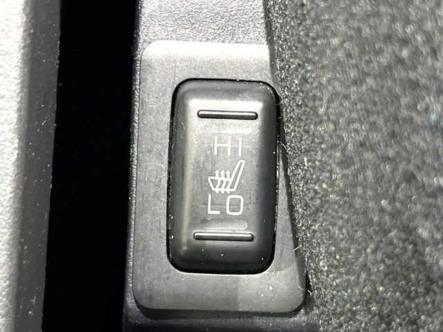 【シートヒーター】寒い日に重宝するシートヒーター!エアコンより早く温まってくれるので寒がりの人も安心ですね♪エアコンの温風は乾燥するから苦手、という方にもをおすすめです。