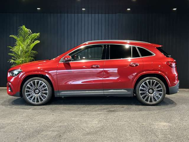 GLAクラスGLA200d 4マチック AMGラインパッケージ 4WD