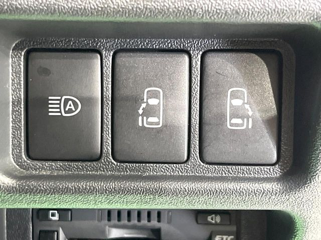 【両側パワースライドドア】スマートキーや運転席のスイッチで後席両側スライドドアの開閉が可能♪電動だから力を入れてドアを開ける必要が無く、小さなお子様でも簡単に開け閉めでき快適です♪