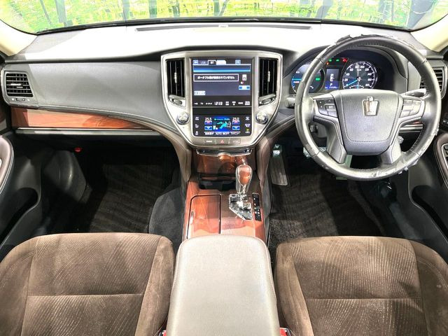 クラウンハイブリッド 2.5 ロイヤルサルーンG Four 4WD