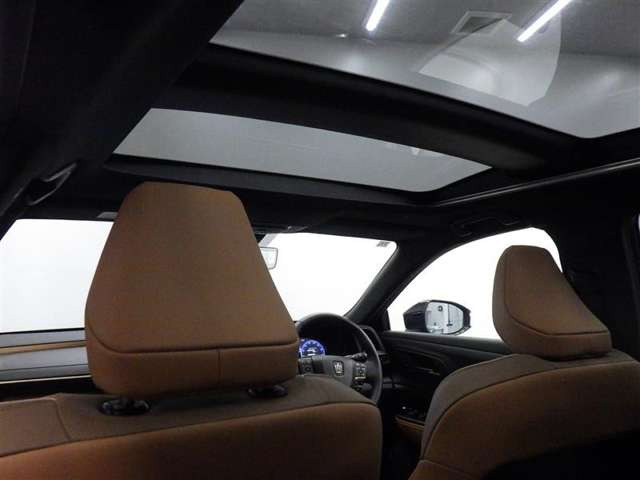 クラウンスポーツ2.5 Z E-Four 4WD