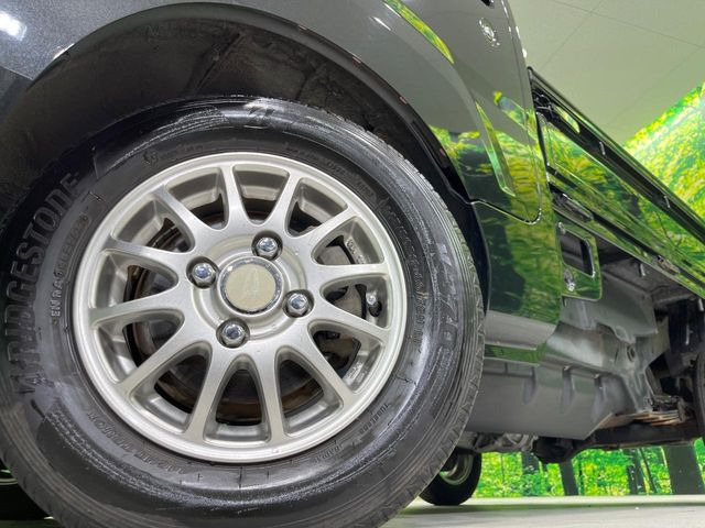 �y12�C���`�A���~�z�C�[���z�O�ςɃ}�b�`�����A���~�z�C�[���𑕒����Ă���܂��B�e��A���~�z�C�[����A�X�^�b�h���X�^�C�����戵�����Ă���܂��B���񂲑��k����������