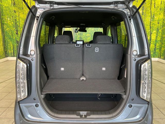 普段のお買い物や通勤、送迎等に十分な荷室スペースを確保しております。セカンドシートを倒すと、大きな荷物の積載も可能です♪