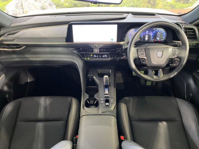 クラウンクロスオーバー2.5 G アドバンスト レザー パッケージ E-Four 4WD