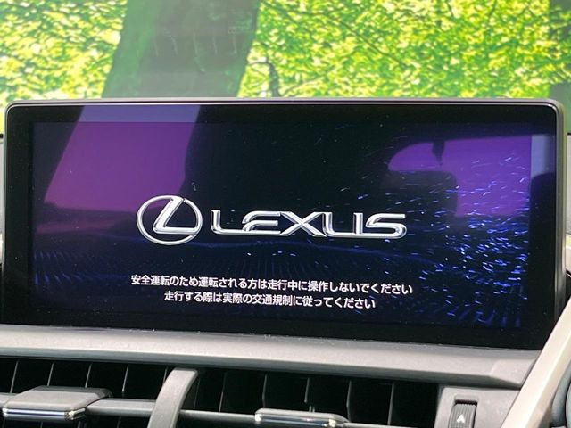 【10.3インチワイドナビ】高級感とインパクトのある大型ワイドナビを装備。各種オーディオ操作はもちろん、横長ワイド画面でのマップ2分割表示など、利便性も高いナビです♪