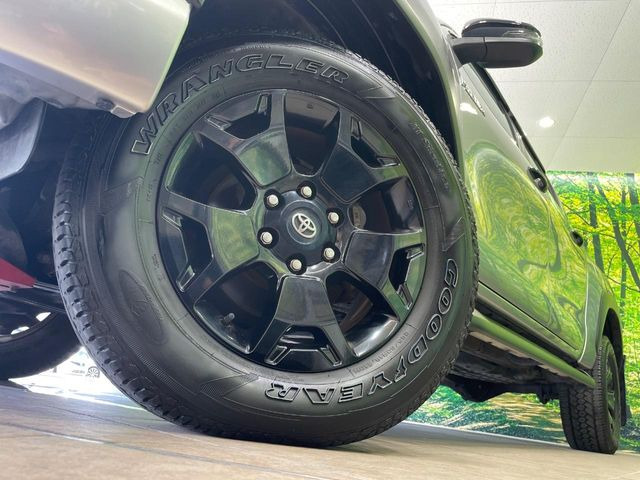 �y����18�C���`�A���~�z�C�[���z�O�ςɃ}�b�`���������A���~�z�C�[���𑕒����Ă���܂��B�e��ЊO�A���~�z�C�[����A�X�^�b�h���X�^�C�����戵�����Ă���܂��B���񂲑��k������