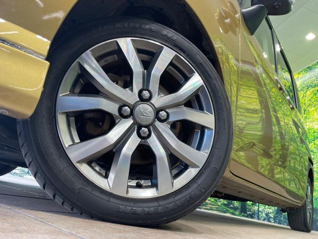 �y����15�C���`�A���~�z�C�[���z�O�ςɃ}�b�`���������A���~�z�C�[���𑕒����Ă���܂��B�e��ЊO�A���~�z�C�[����A�X�^�b�h���X�^�C�����戵�����Ă���܂��B���񂲑��k����������