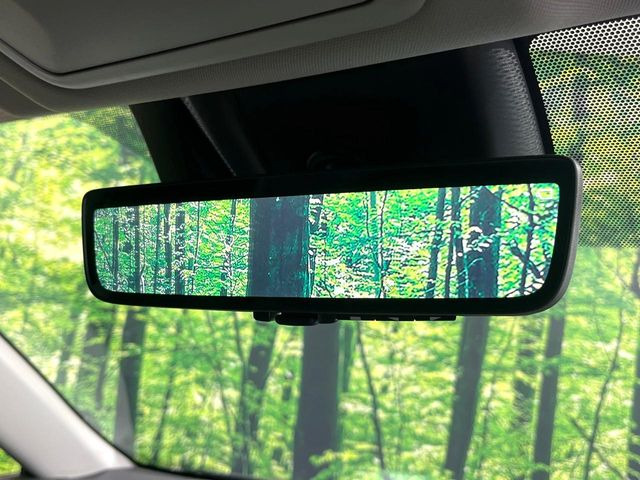 【デジタルインナーミラー】後席の大きな荷物や同乗者で後方が確認しづらい時でも安心!カメラが撮影した車両後方の映像をルームミラー内に表示。クリアな視界で状況の確認が可能です!